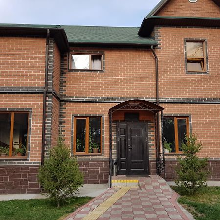Mini Hotel Leila Алма Ата Екстериор снимка