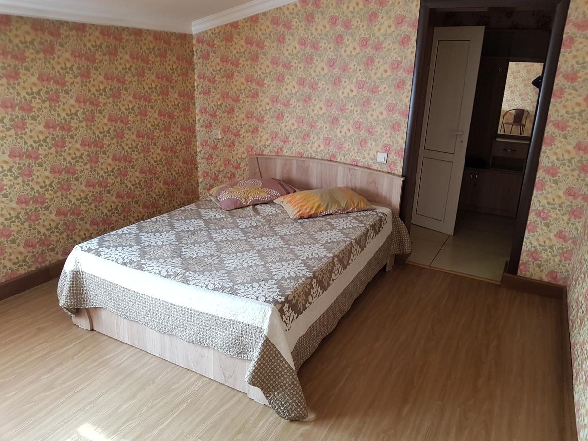 Mini Hotel Leila Алма Ата Екстериор снимка