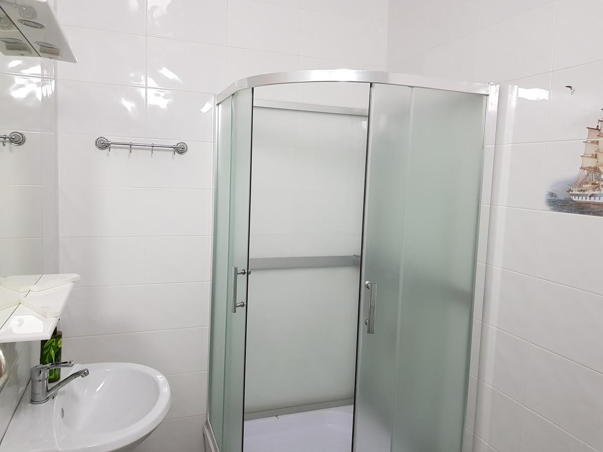 Mini Hotel Leila Алма Ата Екстериор снимка