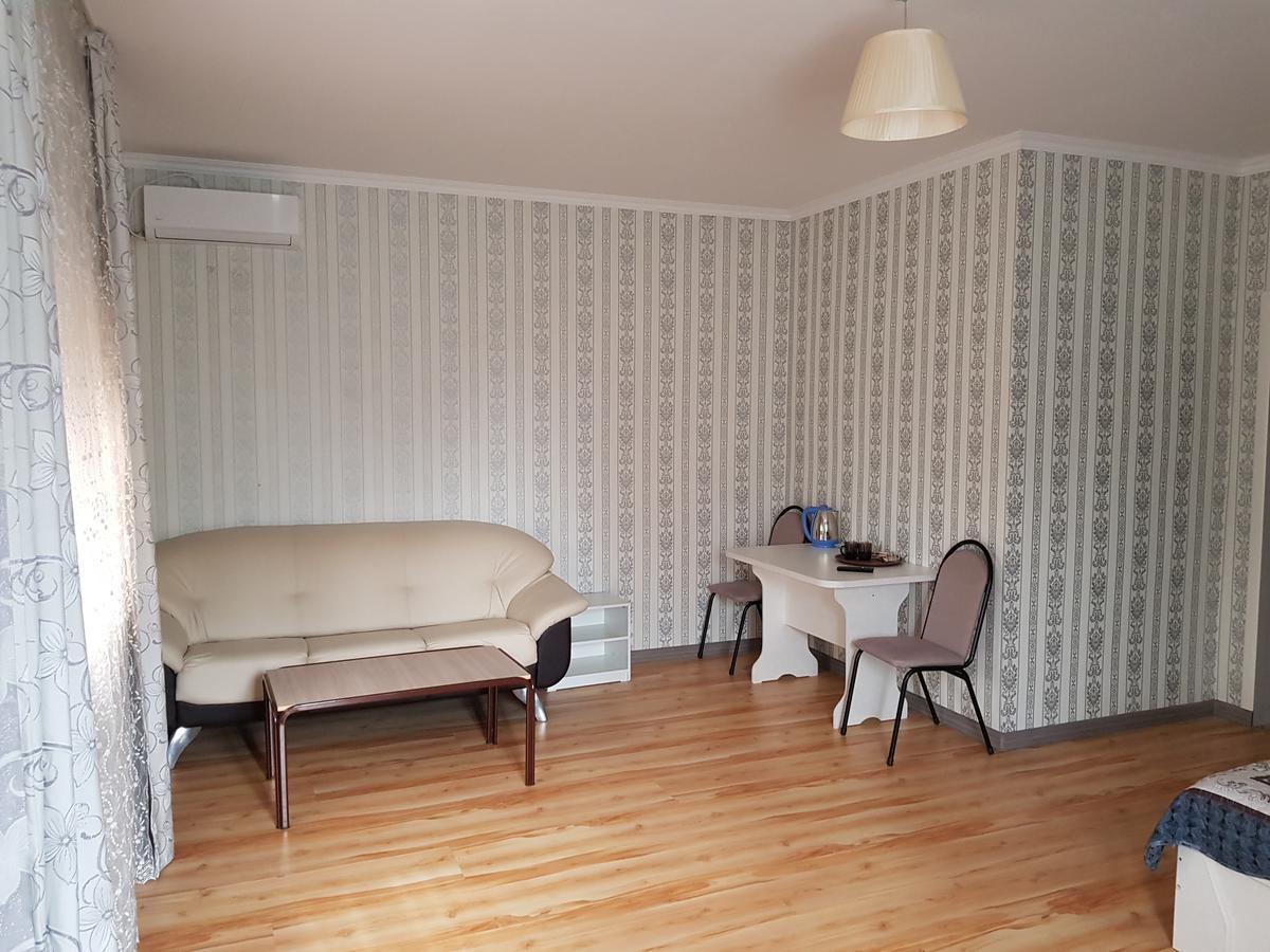 Mini Hotel Leila Алма Ата Екстериор снимка