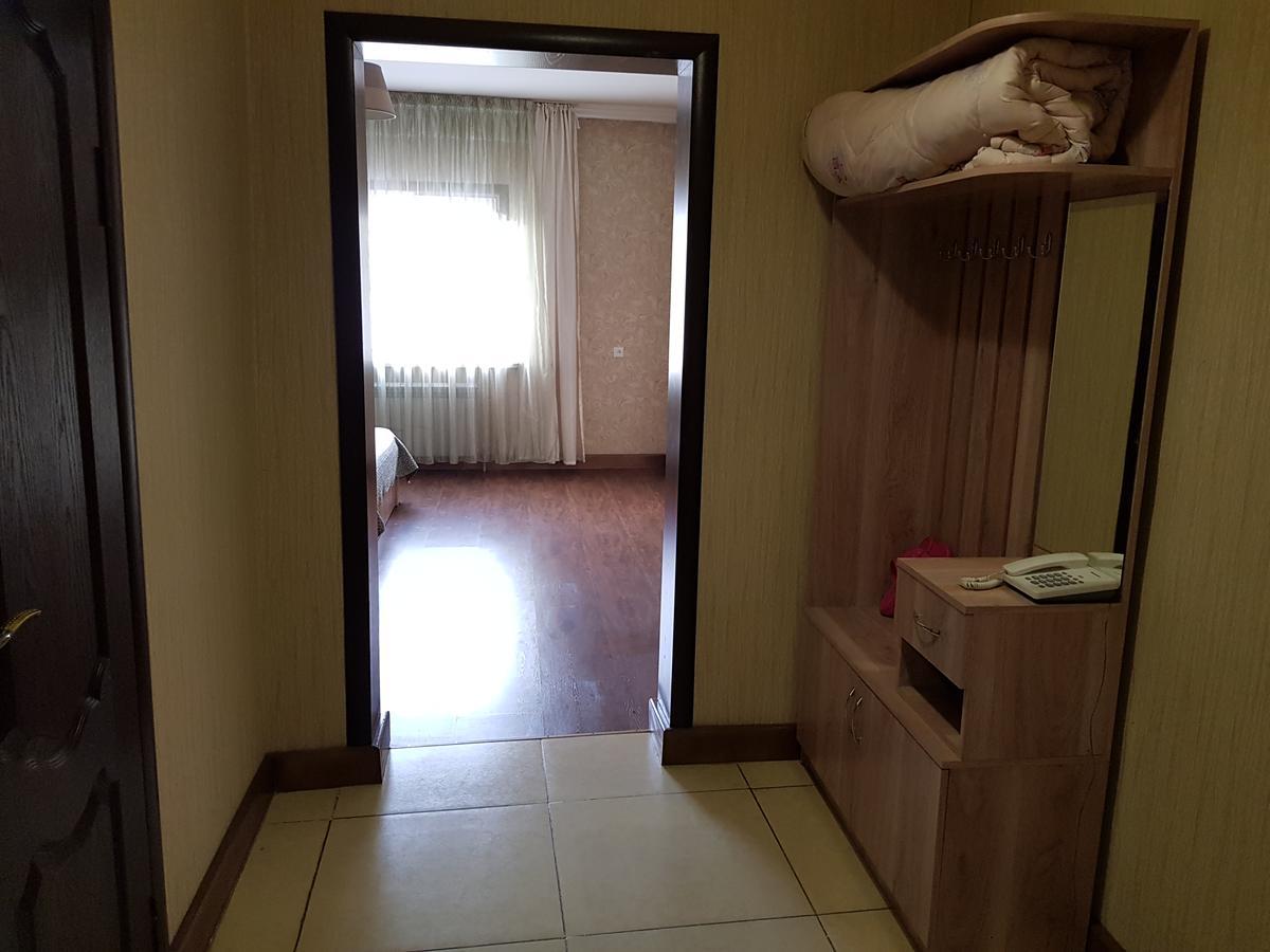 Mini Hotel Leila Алма Ата Екстериор снимка