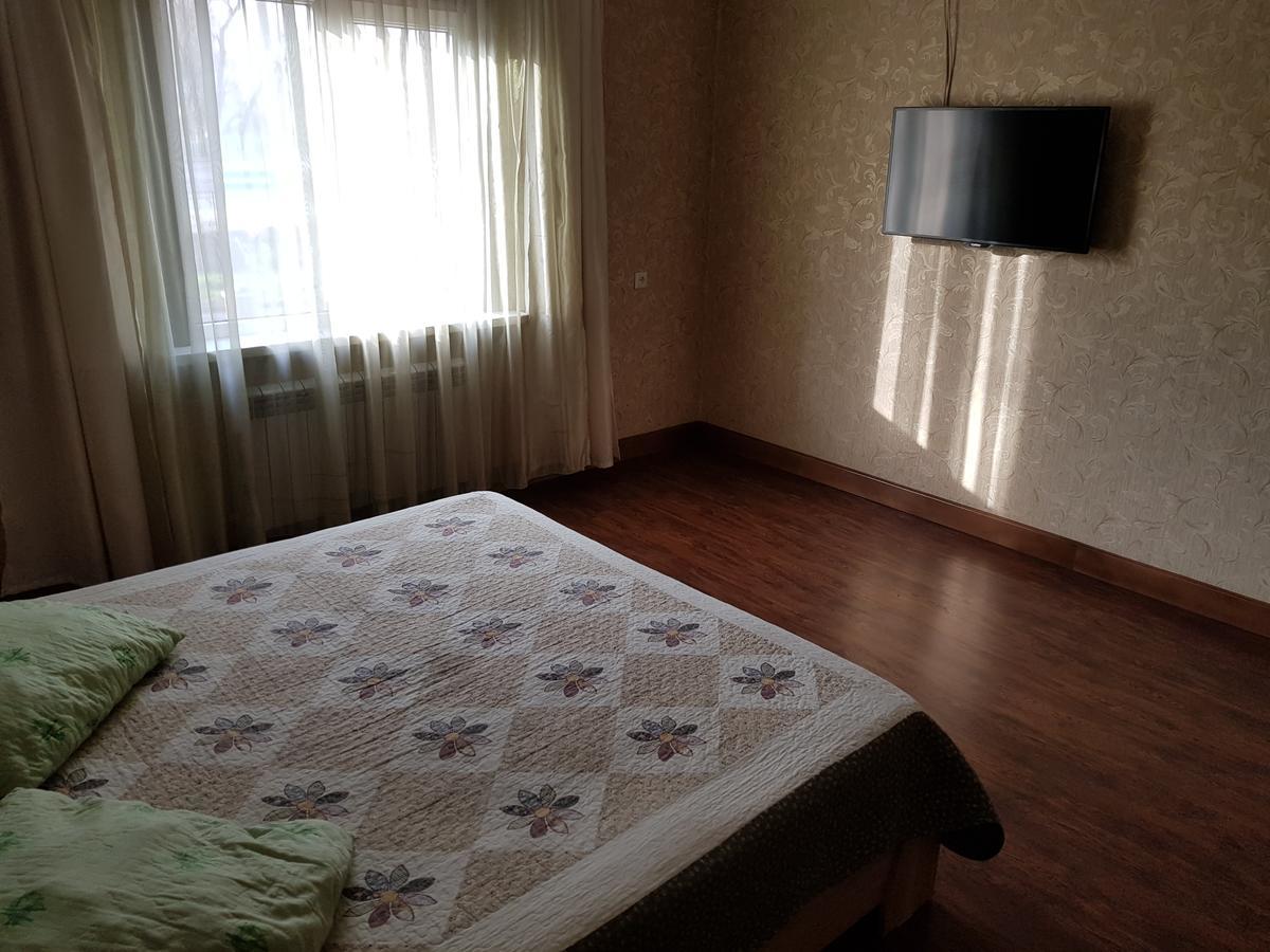 Mini Hotel Leila Алма Ата Екстериор снимка